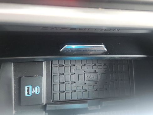 Used 2024 Ford Expedition XLT image 20