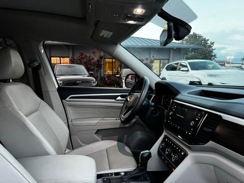 Used 2022 Volkswagen Atlas SE w/ Panoramic Sunroof Package image 8