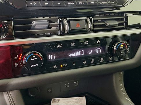 New 2025 Nissan Pathfinder Platinum image 12