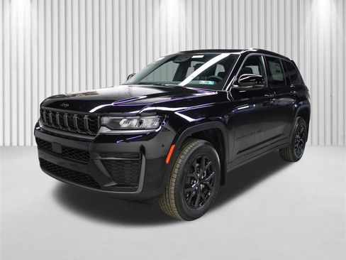 New 2026 Jeep Grand Cherokee Altitude image 7