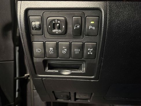 Used 2015 Toyota Land Cruiser AWD/4WD image 18