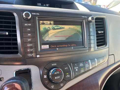 Used 2013 Toyota Sienna XLE image 15