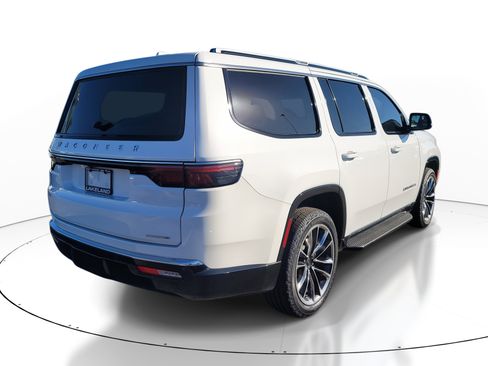 Used 2023 Jeep Wagoneer Series II w/ Premium Group I image 4