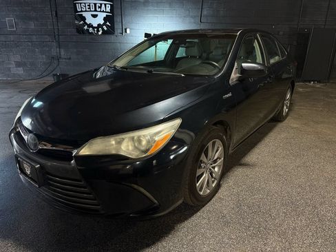 Used 2015 Toyota Camry XLE w/ Moonroof Package FWD image 1