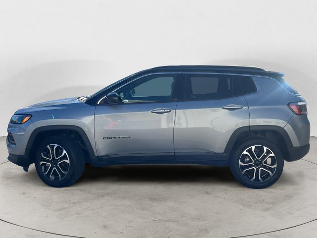 Used 2024 Jeep Compass Limited w/ Sun and Sound Group AWD/4WD image 2