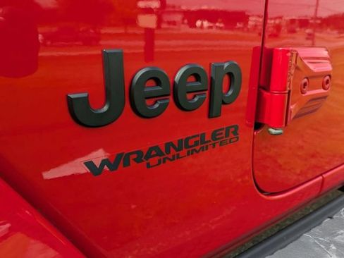 Used 2021 Jeep Wrangler Unlimited Sahara AWD/4WD image 9
