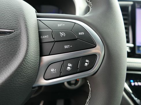 New 2026 Chrysler Pacifica Select FWD image 12