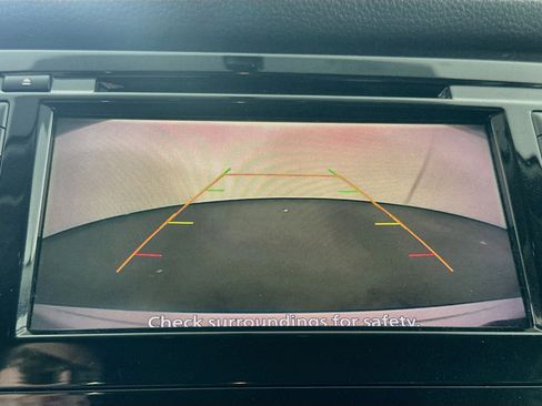 Used 2018 Nissan Rogue SV FWD image 22