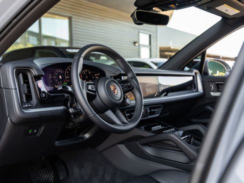 Certified 2026 Porsche Cayenne image 4