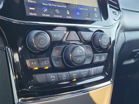 Used 2021 Jeep Grand Cherokee Laredo X image 28