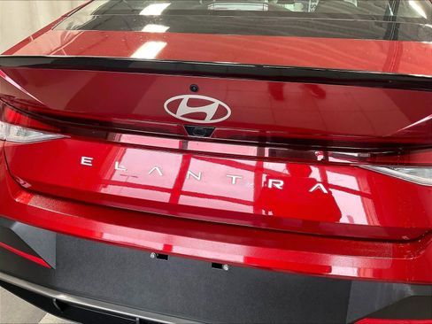 Certified 2025 Hyundai Elantra Sport image 46