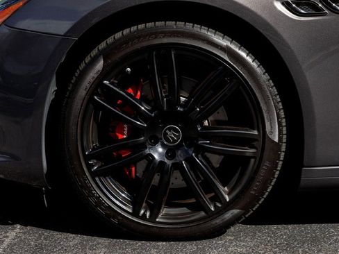 Used 2022 Maserati Quattroporte Modena image 13