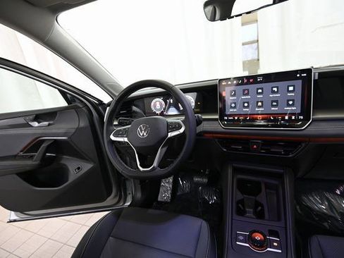 New 2026 Volkswagen Tiguan SE image 29