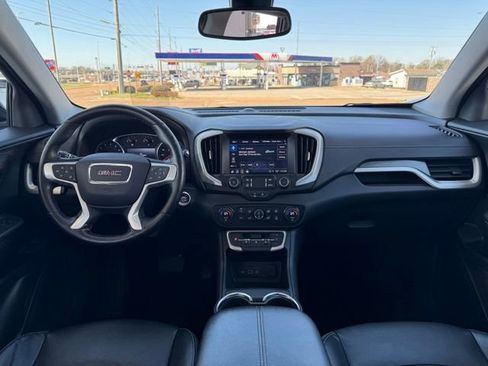 Used 2023 GMC Terrain SLT w/ Tech Package FWD image 8