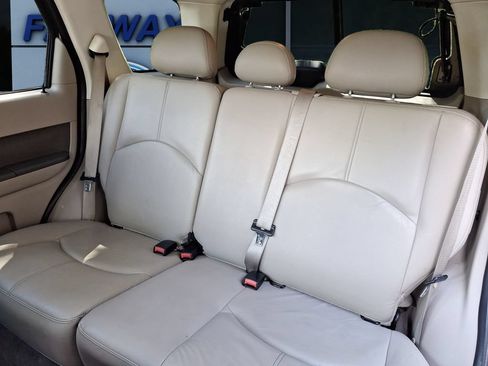 Used 2009 Mercury Mariner Premier FWD image 12