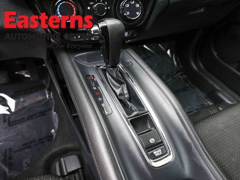 Used 2021 Honda HR-V LX image 12