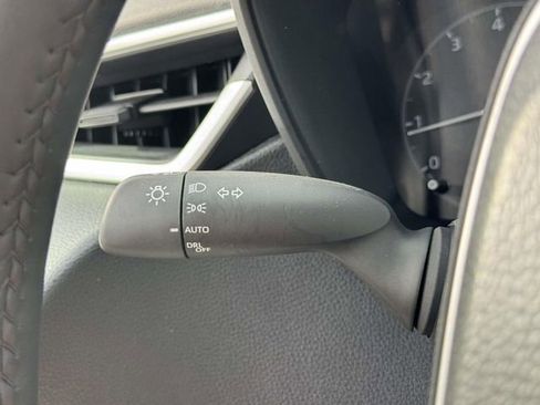 Used 2025 Toyota Corolla SE FWD image 31