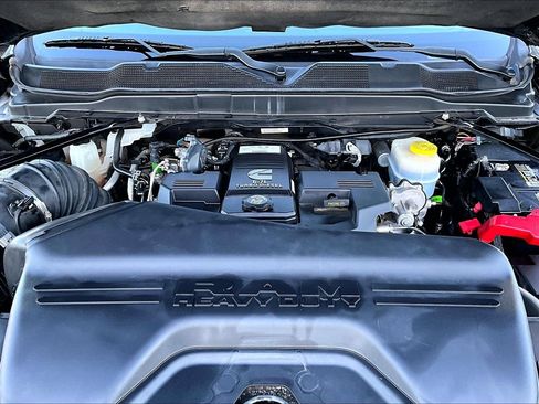Used 2021 RAM 2500 Laramie w/ Night Edition AWD/4WD image 9