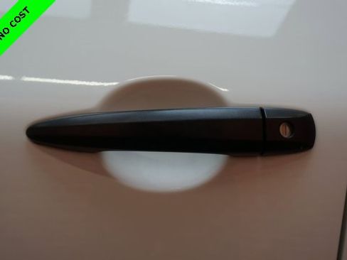 Used 2023 Nissan Rogue S image 75