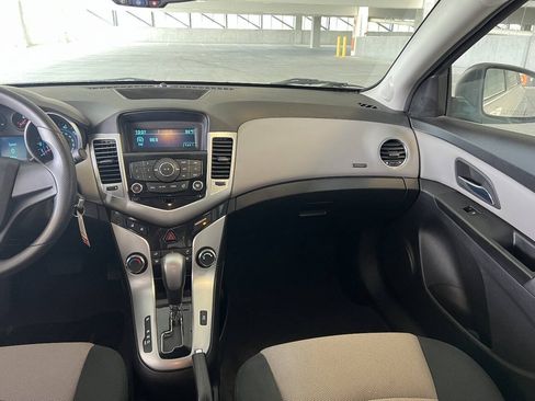 Used 2012 Chevrolet Cruze LS FWD image 11