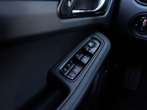 Certified 2026 Porsche Macan image 21