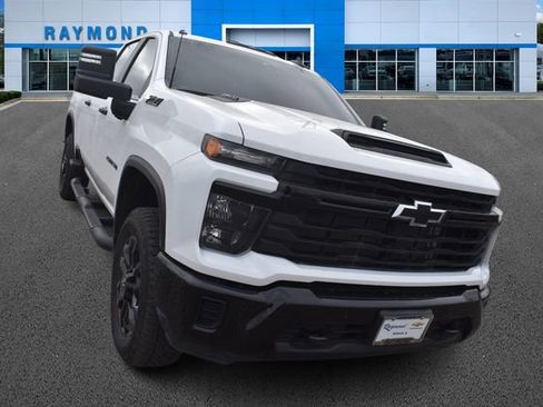 Used 2025 Chevrolet Silverado 2500 Custom w/ Custom Value Package image 9