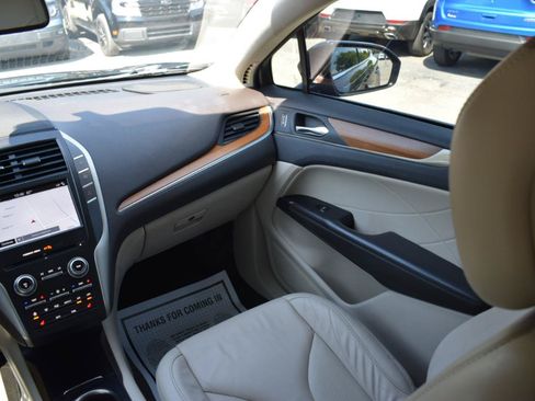 Used 2019 Lincoln MKC Select w/ Select Plus Package FWD image 13