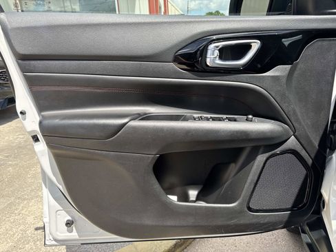 Used 2025 Jeep Compass Trailhawk image 18