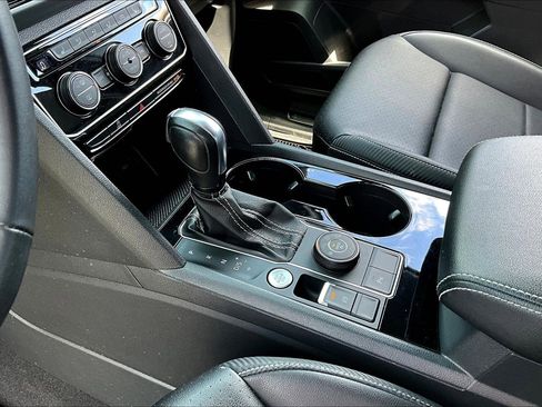 Used 2023 Volkswagen Atlas Cross Sport SE AWD/4WD image 18