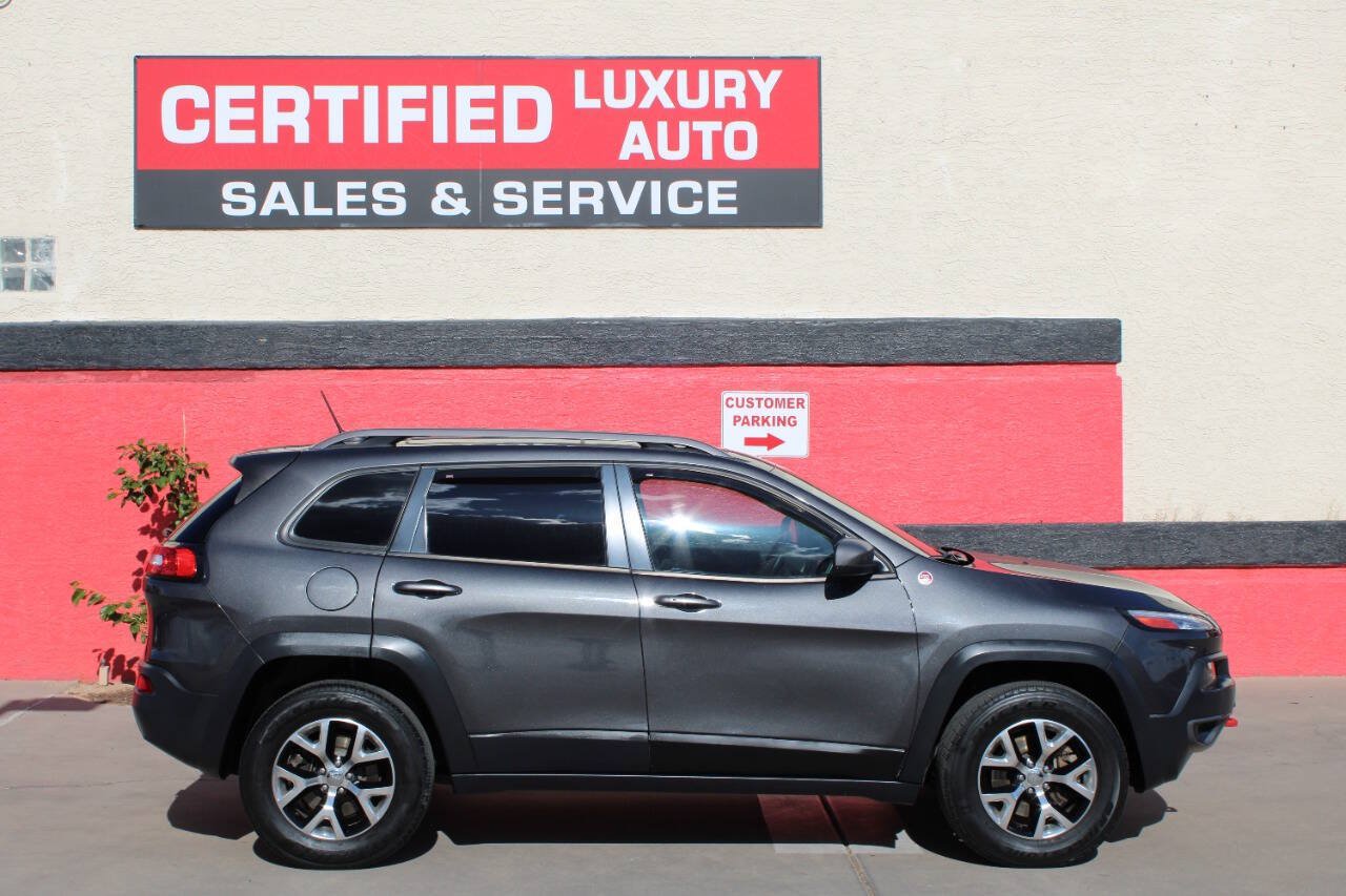 Used 2015 Jeep Cherokee Trailhawk w/ Comfort/Convenience Group AWD/4WD image 2