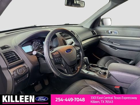 Used 2018 Ford Explorer XLT w/ Equipment Group 202A image 10