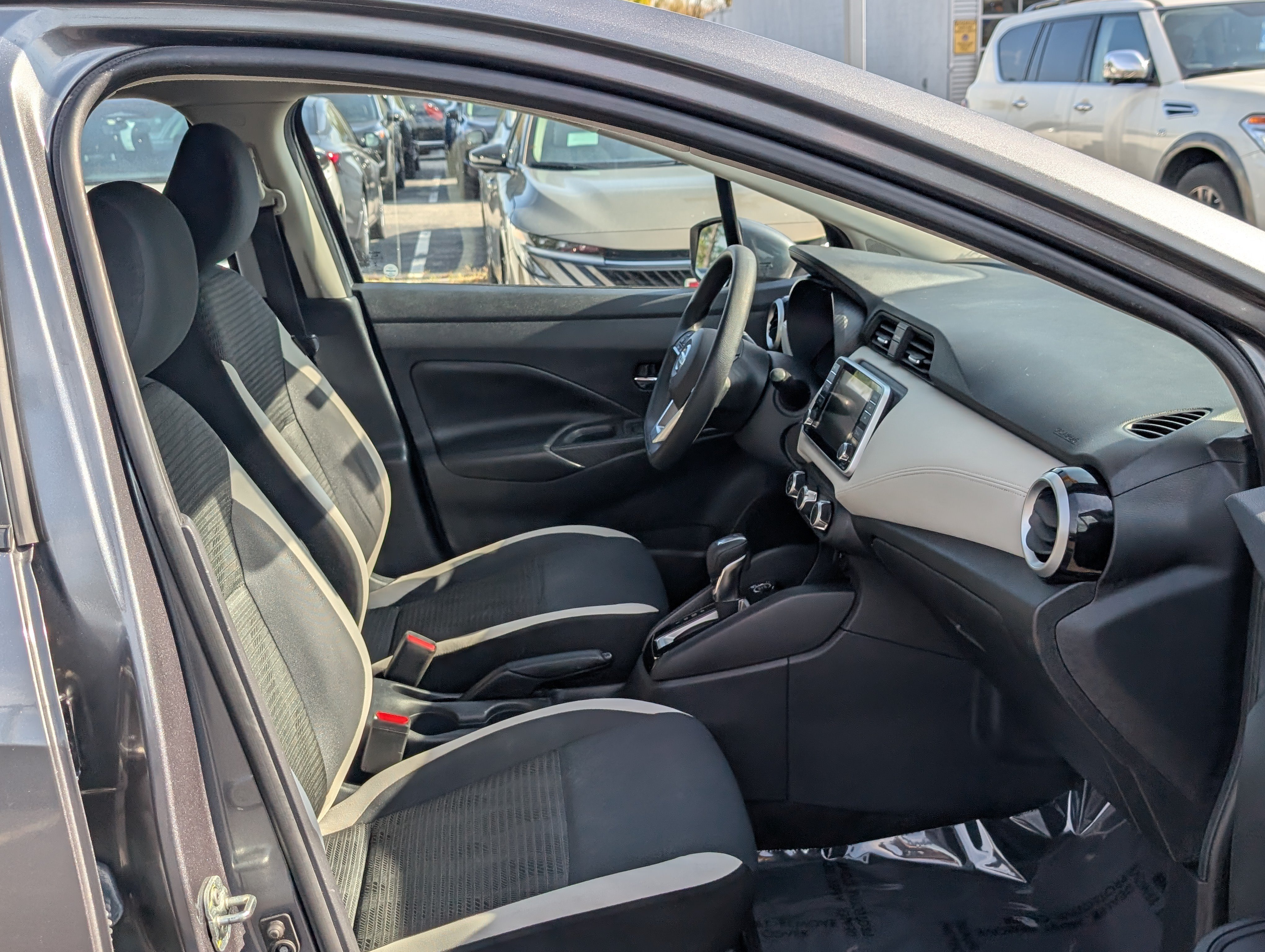 Used 2020 Nissan Versa SV FWD image 11