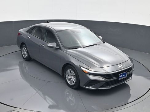 Certified 2024 Hyundai Elantra SE image 15