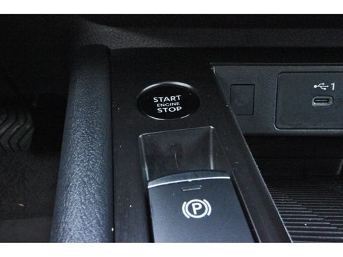 Used 2025 Nissan Kicks SV FWD image 27