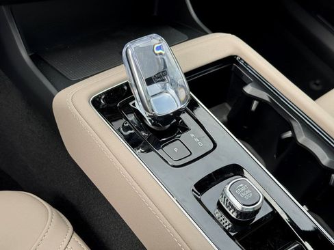 New 2026 Volvo XC90 B6 Plus w/ Protection Package Premier AWD/4WD image 21