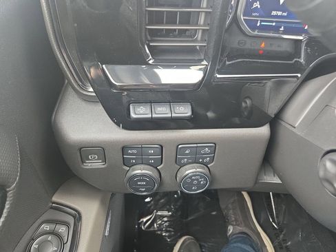 Used 2023 Chevrolet Silverado 1500 ZR2 image 21