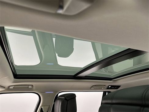 Used 2020 Land Rover Range Rover Long Wheelbase HSE image 22