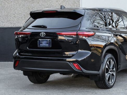 Used 2021 Toyota Highlander XLE image 13