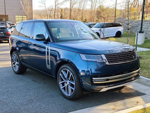New 2025 Land Rover Range Rover SE image 10