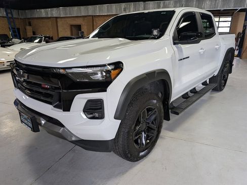 Used 2024 Chevrolet Colorado Z71 w/ Z71 Convenience Package 2 image 5