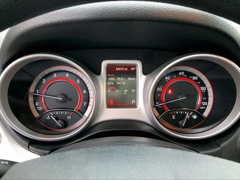 Used 2018 Dodge Journey SE image 23