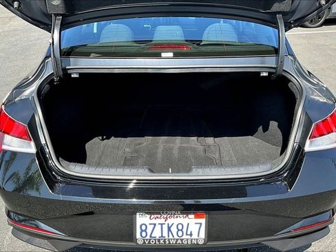 Used 2022 Hyundai Elantra SEL FWD image 25