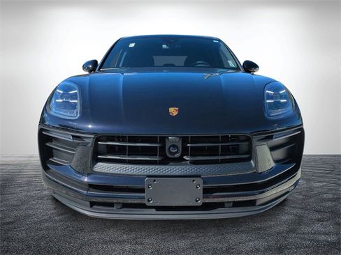 Used 2025 Porsche Macan image 9