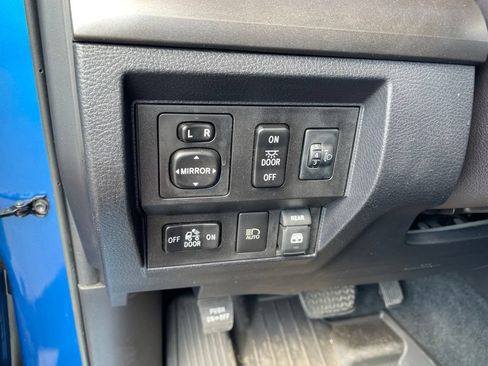 Used 2018 Toyota Tundra SR5 w/ SR5 Upgrade Package AWD/4WD image 21