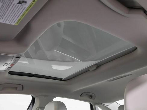 Used 2025 Volkswagen Jetta SE w/ Sunroof Package FWD image 11