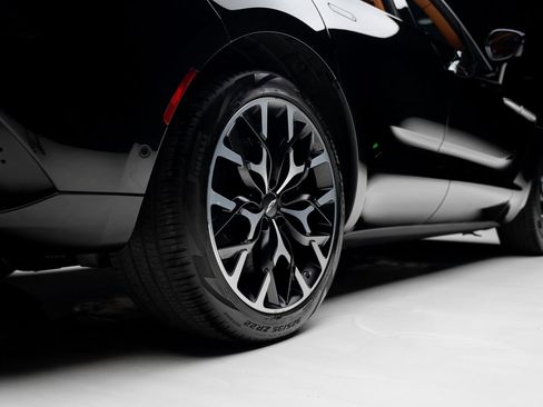 Used 2023 Aston Martin DBX image 76