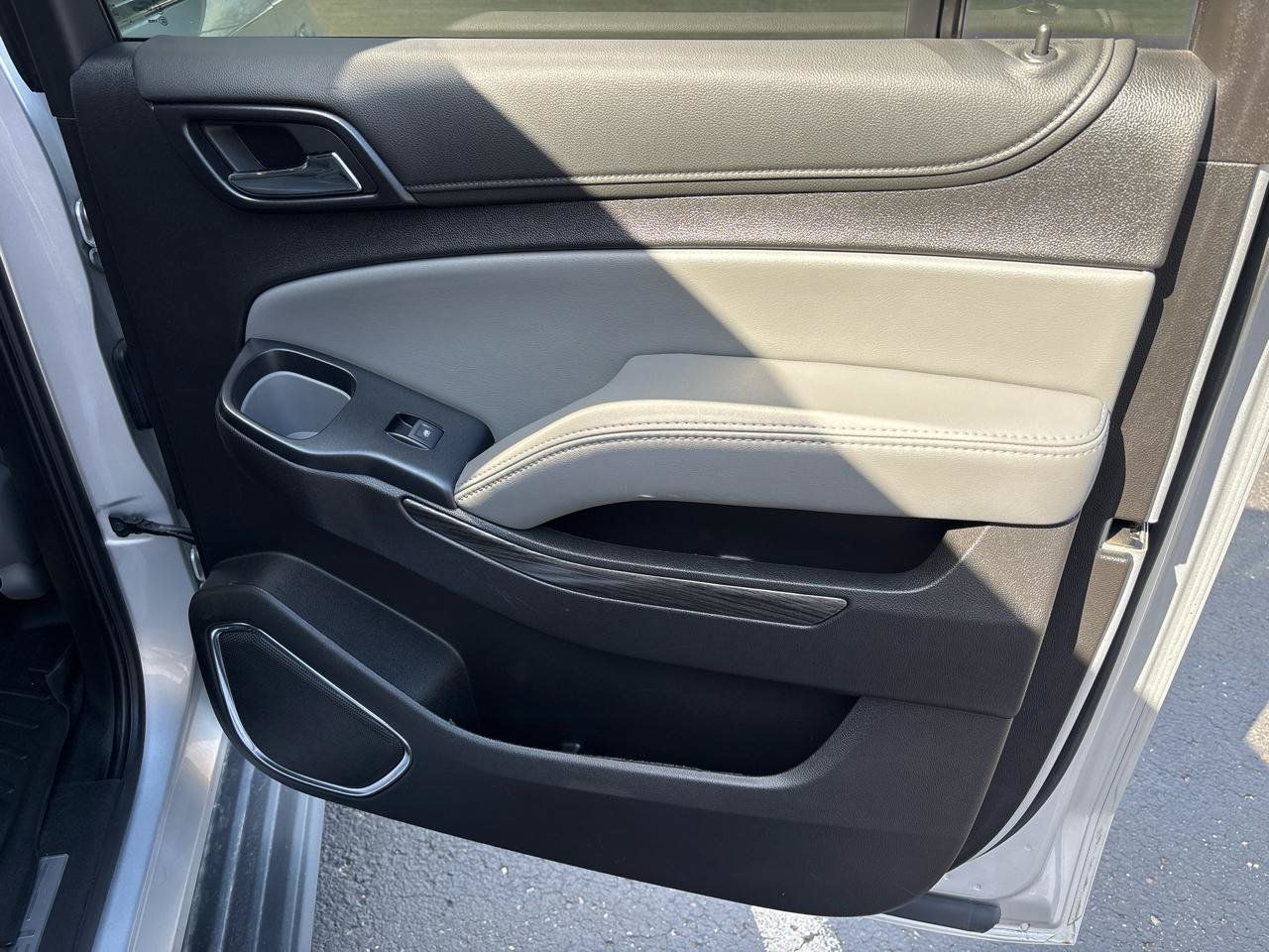 Used 2019 Chevrolet Suburban LT AWD/4WD image 28