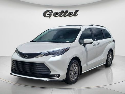 Certified 2026 Toyota Sienna XLE FWD image 1