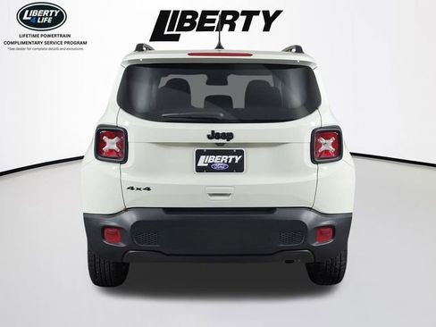 Used 2023 Jeep Renegade Latitude w/ Sun/Sound Group AWD/4WD image 4