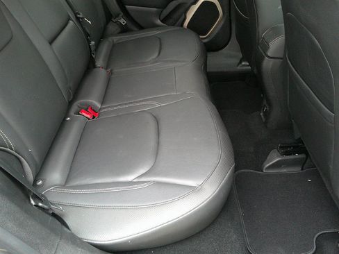 Used 2016 Jeep Renegade Limited w/ Safety & Security Group image 28